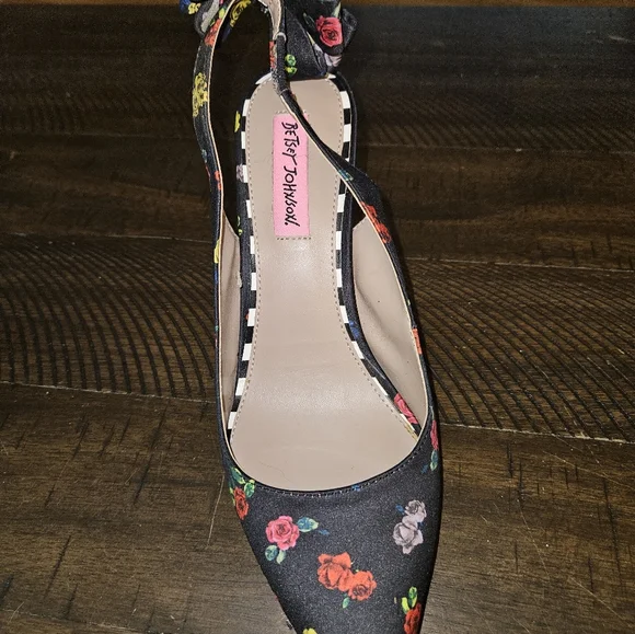 Betsy Johnson Ginjer heels - Picture 5 of 16